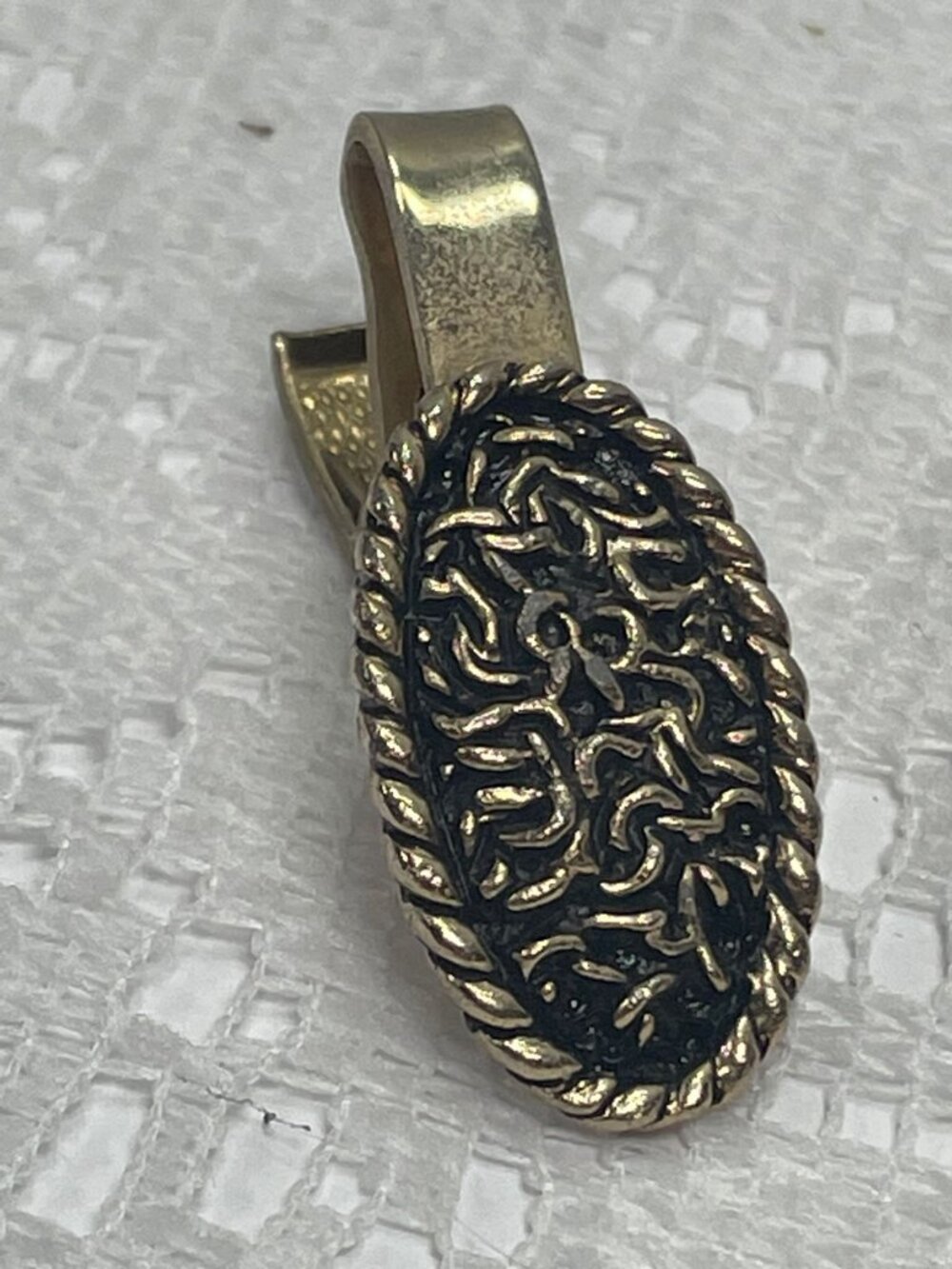 Vintage Kelly Lee Gold-Tone Oval Dress/Scarf Clip With Intricate Black Enamel